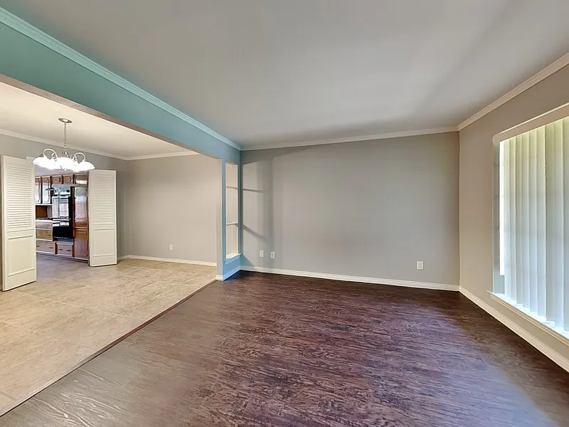 3 bed, 2.5 bath, 2050 sqft, $2,550 — Photo 2