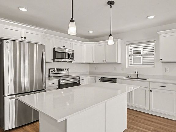 3rd image of 681 Bush Blvd