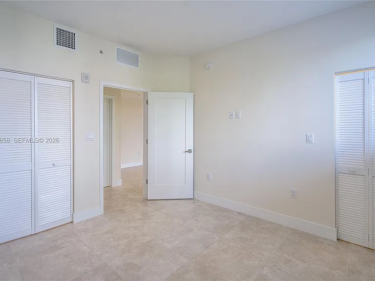 1091 Galiano St #404 — Photo 18