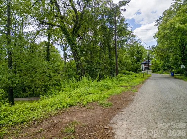 36 Saint Dunstans Rd, Asheville, NC 28803