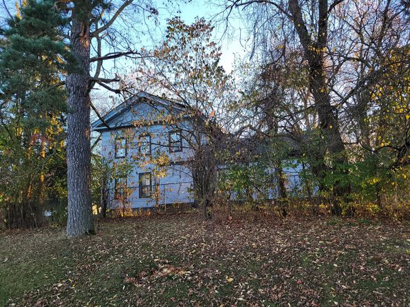 909 E Hoffman St, Three Rivers, MI 49093