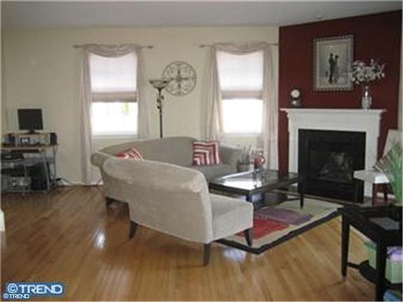 5th image of 33 Linda Ln