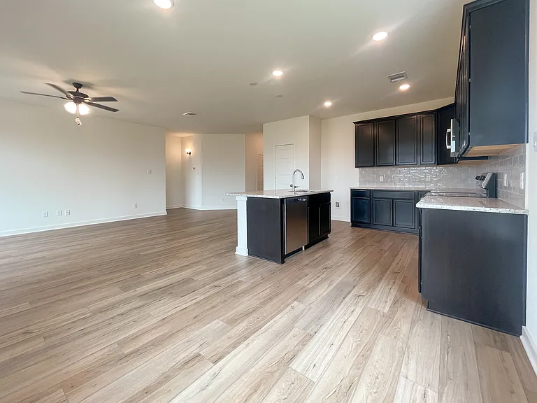 6912 Llano Dr — Photo 5