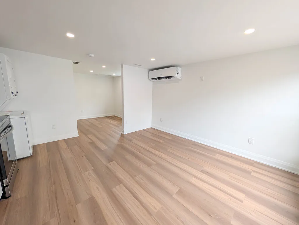 401 Navy Street - 3 — Photo 2