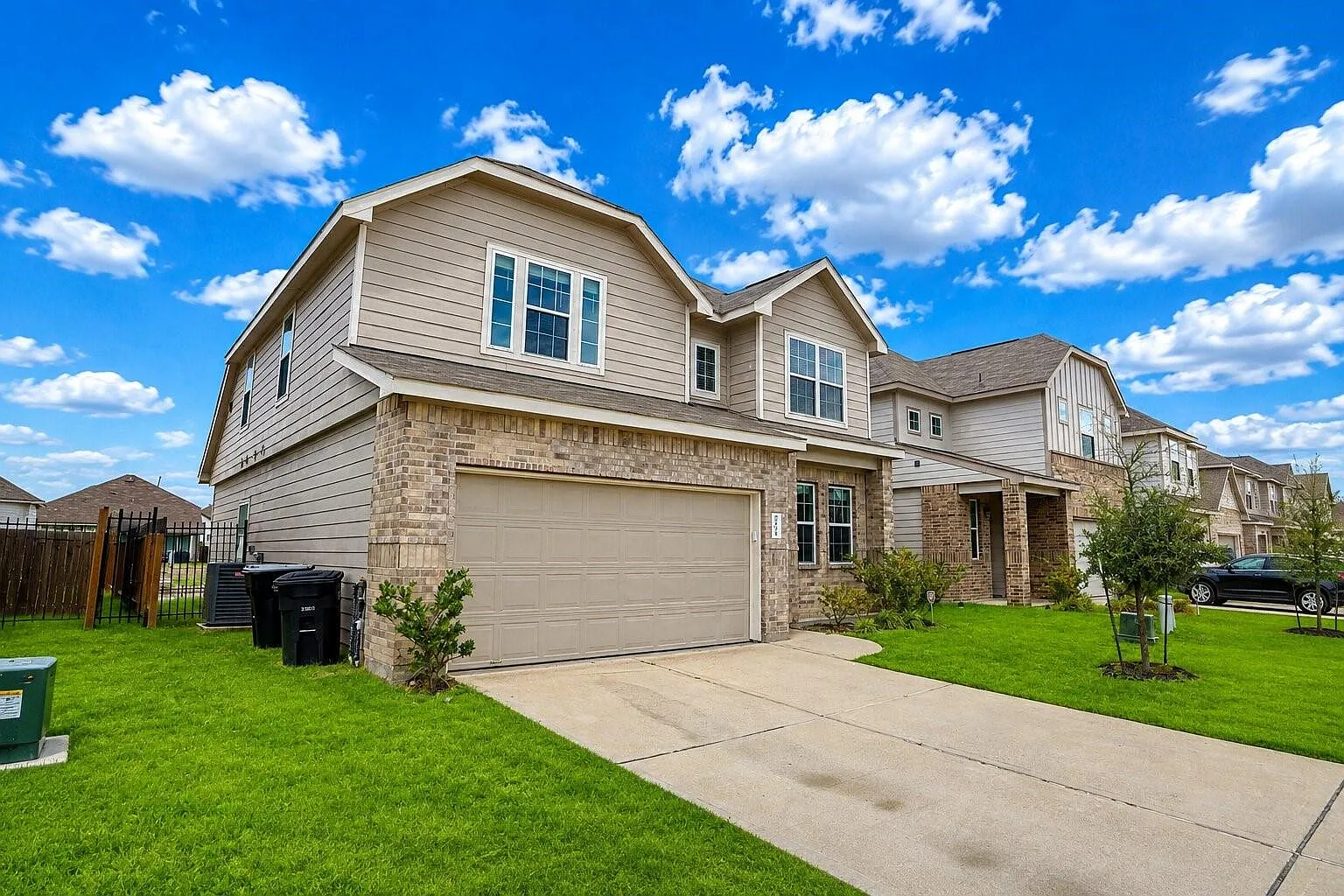 4 bed, 2.5 bath, 2465 sqft, $2,498 — Photo 4
