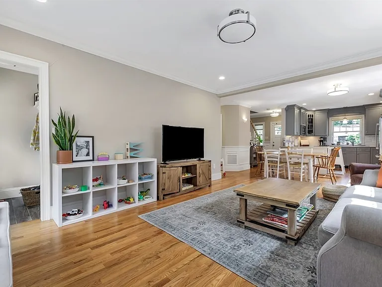 68 Woburn St #68 — Photo 7