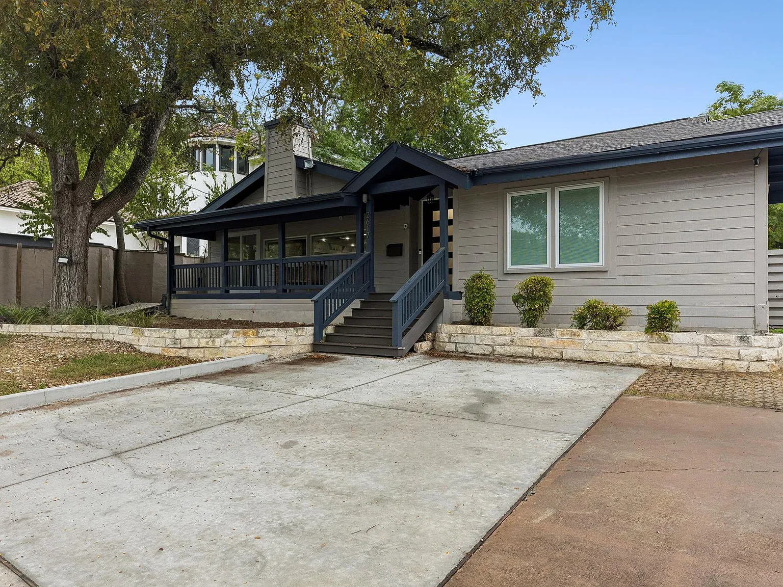 6 bed, 5.0 bath, 4306 sqft, $9,000 — Photo 2