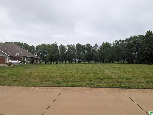 906 Lowery Ave, Sanborn, IA 51248