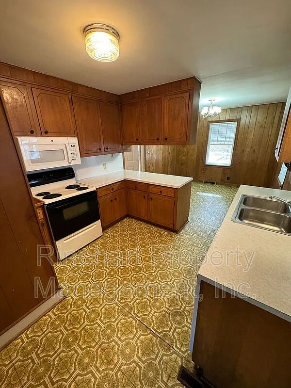 2 bed, 1.0 bath, 1129 sqft, $1,550 — Photo 4
