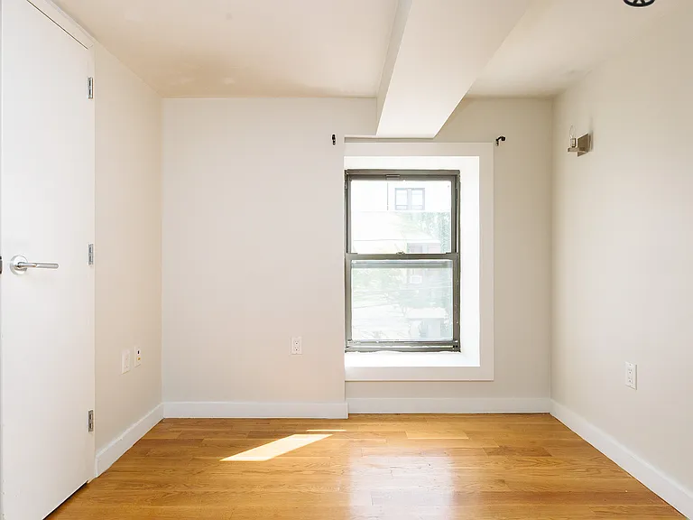100 Dupont St #1G — Photo 10