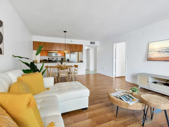 1200 Brickell Bay Dr, Miami, FL