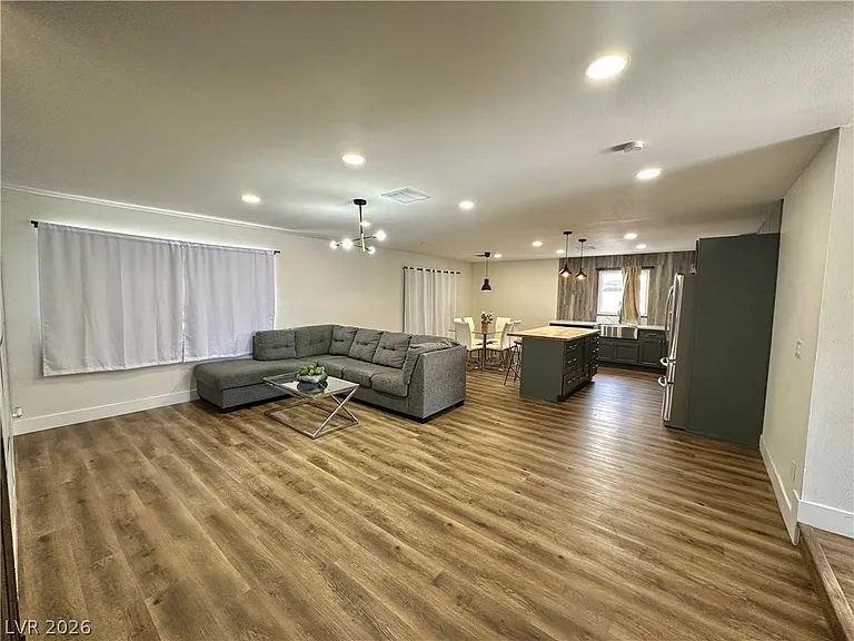 6488 Creston Ave — Photo 9