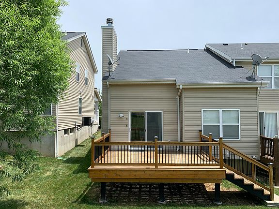 Back deck...ideal for grilling/entertaining.