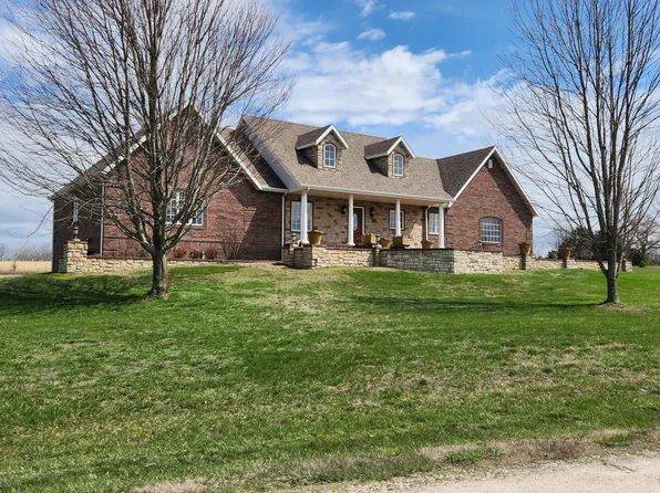 143 Village Drive, Marshfield, MO 65706