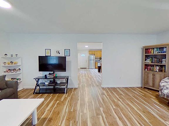 2nd image of 7 Wyckoff Mills Road