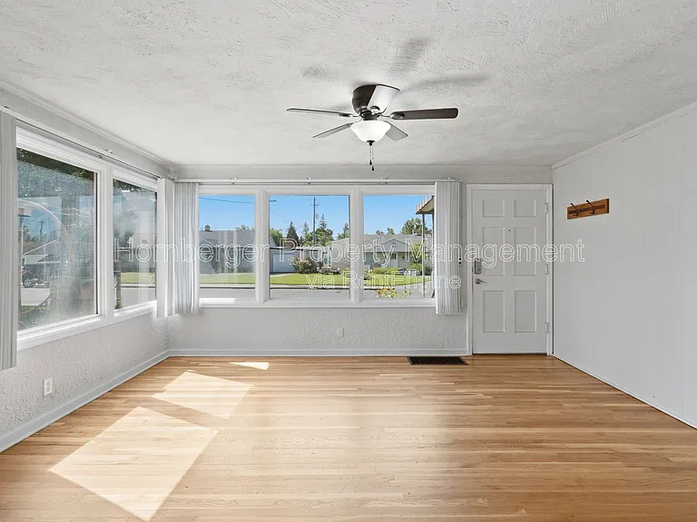 112 W Amherst Ct — Photo 1