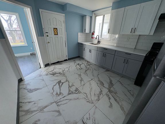 2nd image of 106 N Munn Ave Floor 1