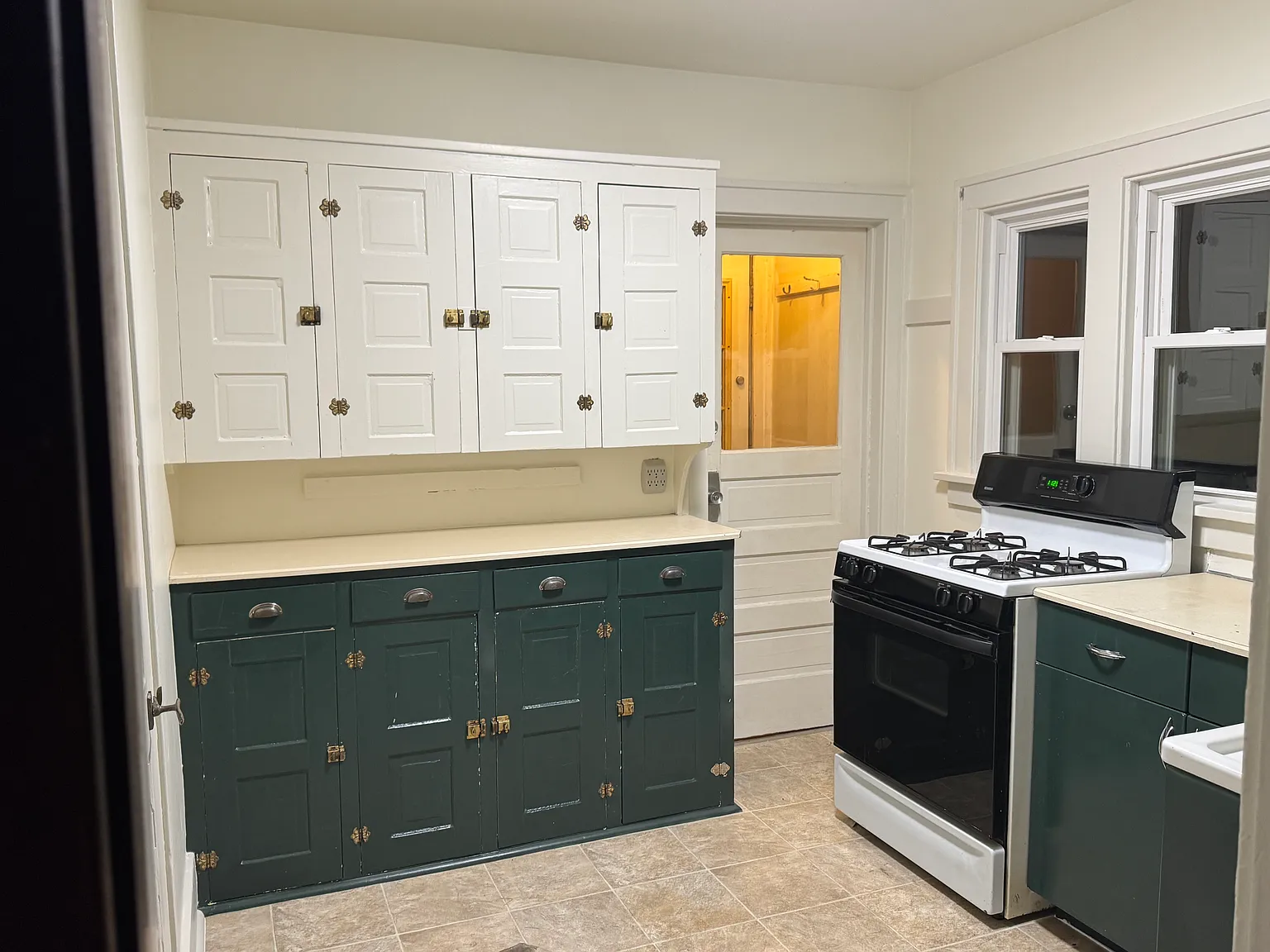 526 Fairfield Ave — Photo 2