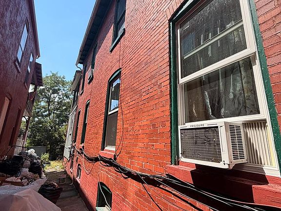 3rd image of 1388 Perkiomen Ave