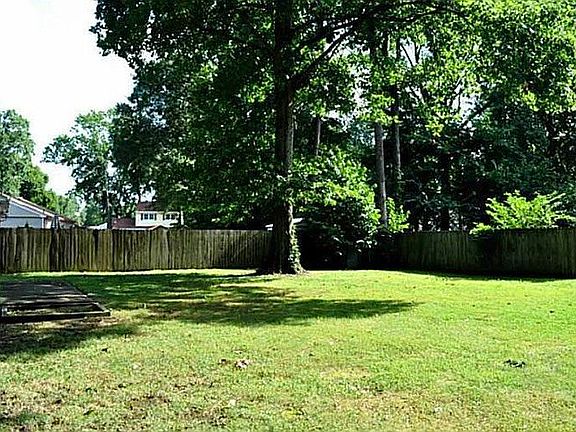 4th image of 842 Chatsworth Dr