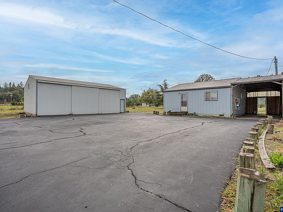 3rd image of 38008 Sodaville Cutoff Dr