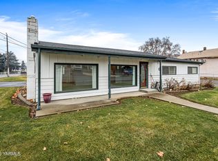 302 W Selah Ave, Selah, WA 98942