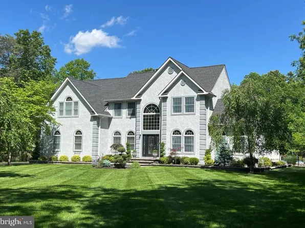 51 Foxhill Dr, Southampton, NJ 08088