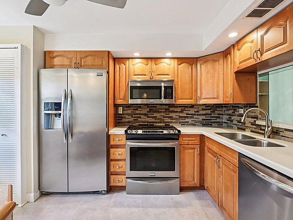 3rd image of 1101 Colony Point Circle #404