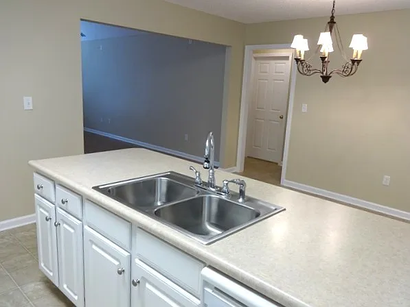 3 bed, 2.0 bath, 1448 sqft, $2,115 — Photo 4