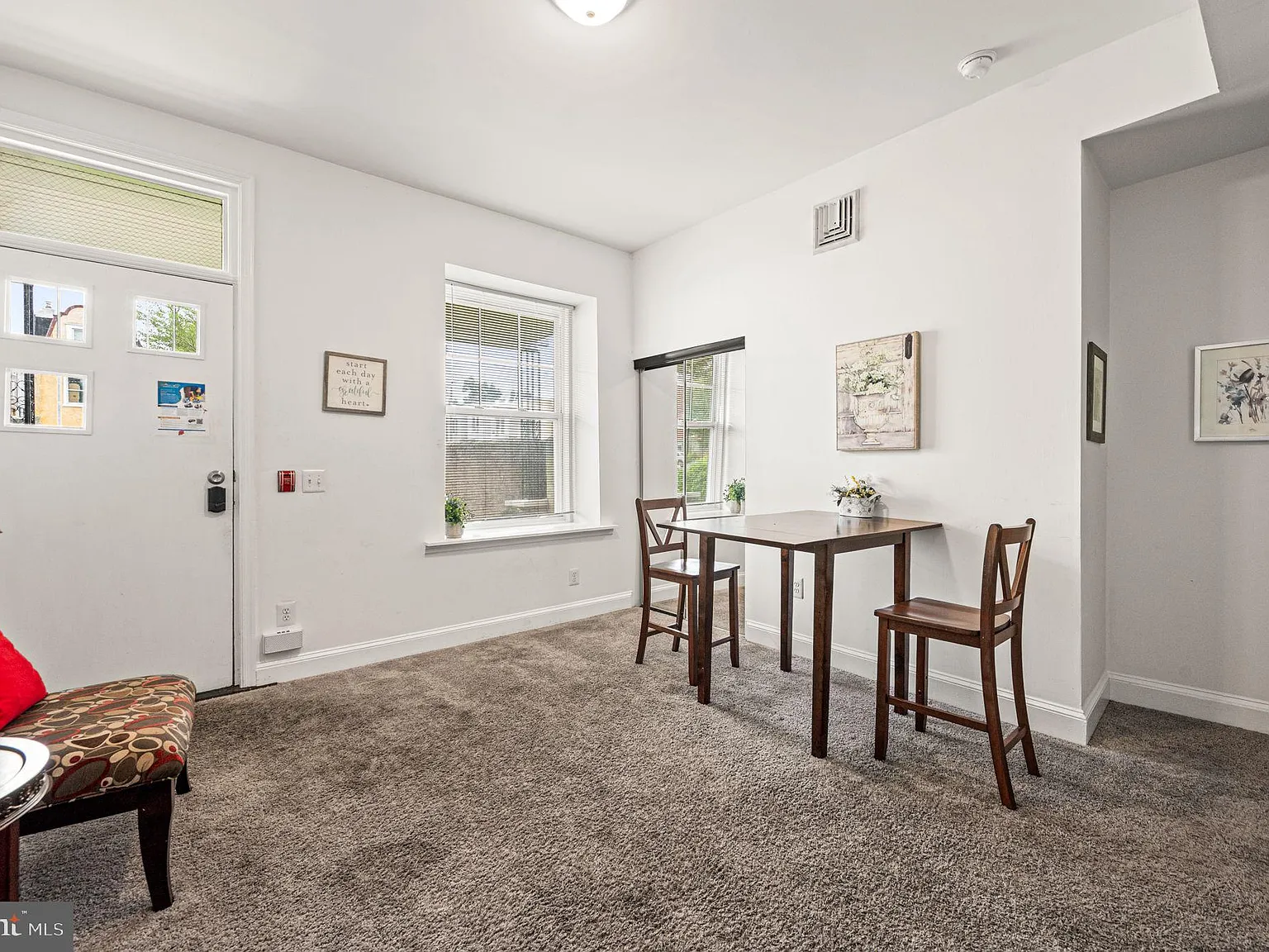 1 bed, 1.0 bath, 2640 sqft, $1,295 — Photo 4