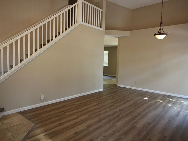 402 Healdsburg Ave — Photo 2
