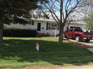 810 N Washington St, Abingdon, IL 61410