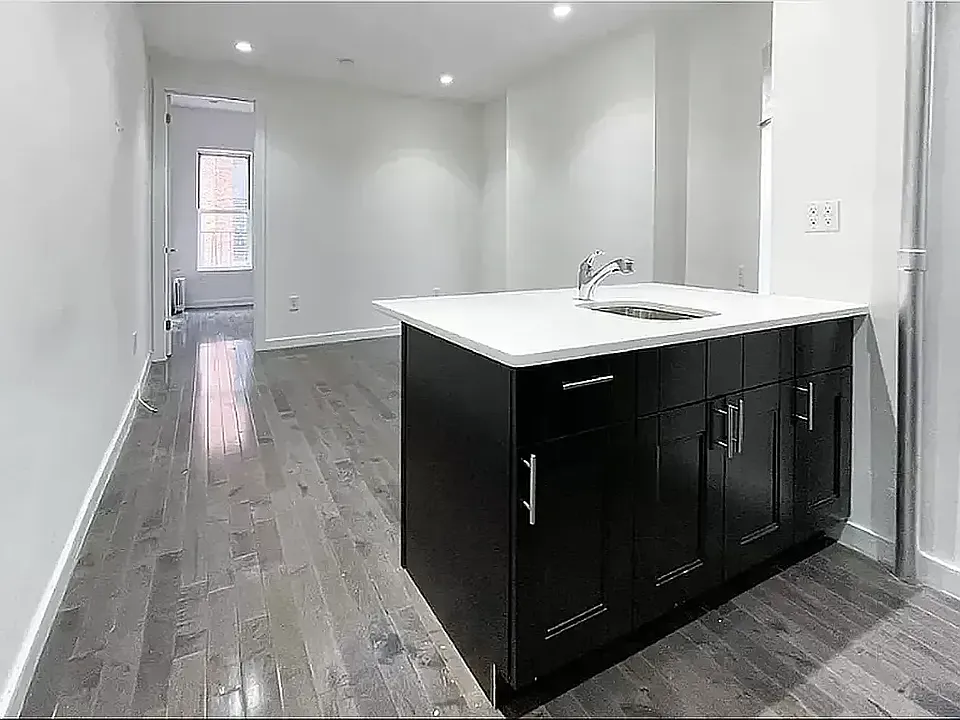 139 Mulberry St #18