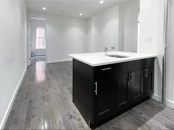 139 Mulberry St APT 18, New York, NY 10013