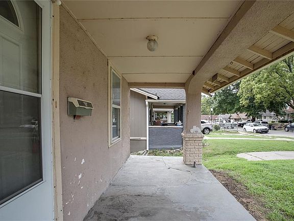 4th image of 3013 Parkwood Blvd