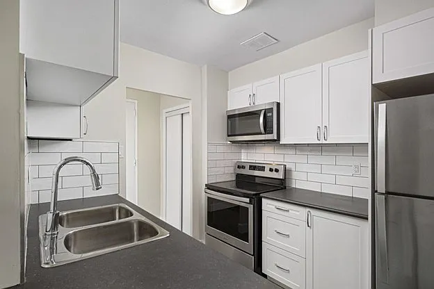 110 Park Road North — Photo 4
