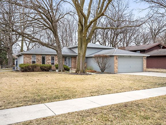2nd image of 203 N Menominee Dr