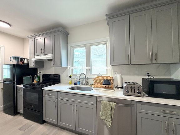 3rd image of 100 W Adams St #2