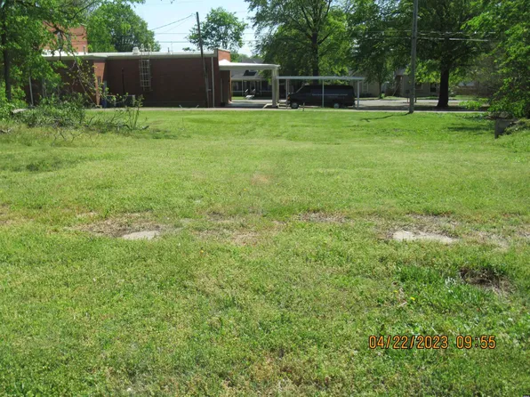 616 S 3rd St, Union City, TN 38261