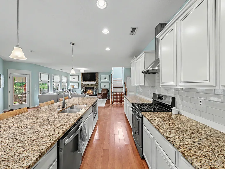 1147 Looking Glass Ln — Photo 20
