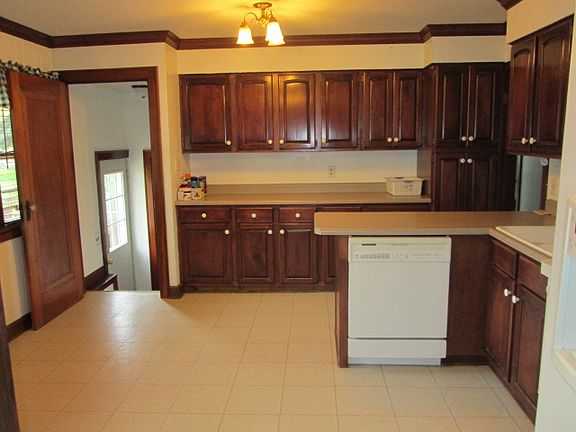 2nd image of 821 4th St S