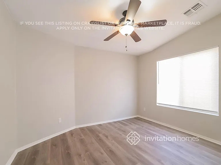 802 E Roberts Ave — Photo 7