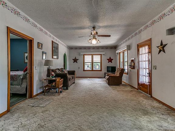 5th image of 416 E Main St