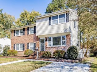 812 Old Town Dr, Colonial Heights, VA 23834