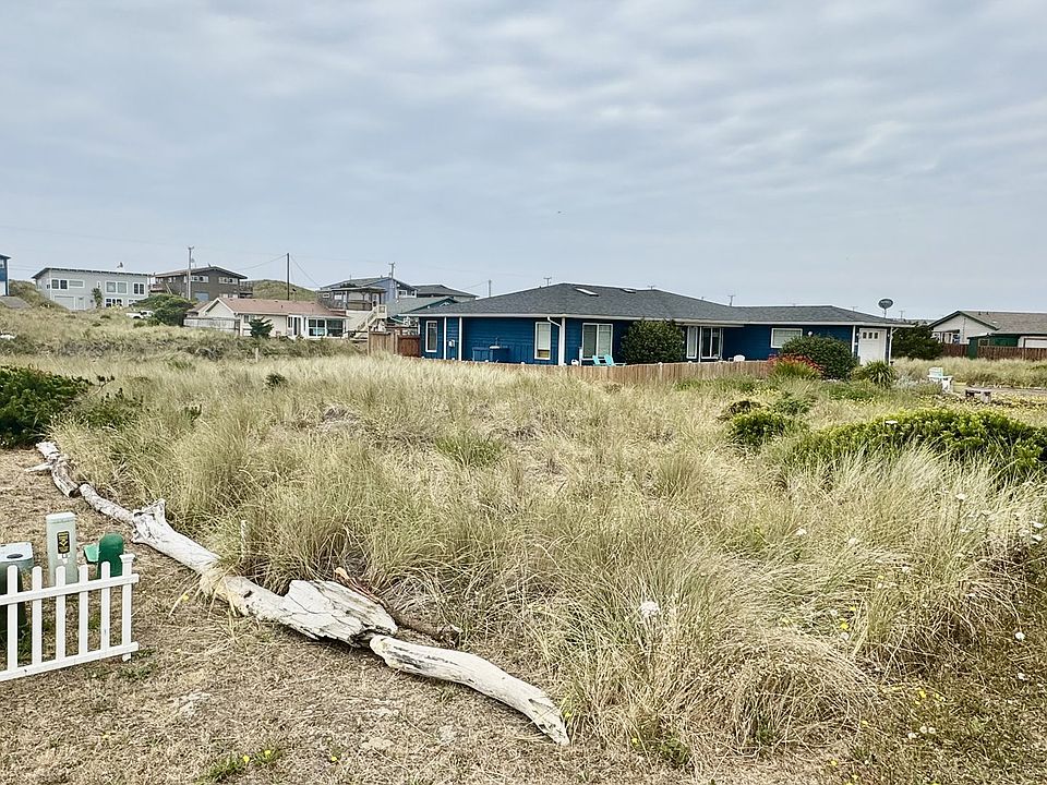 1st image of 1945 NW Admiralty Cir