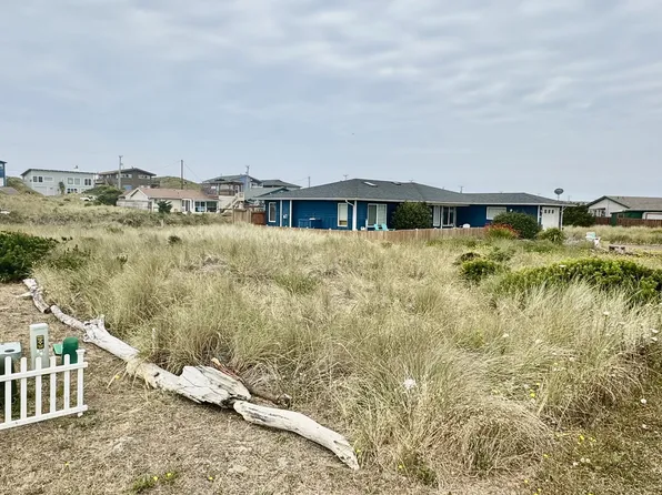1945 NW Admiralty Cir, Waldport, OR 97394