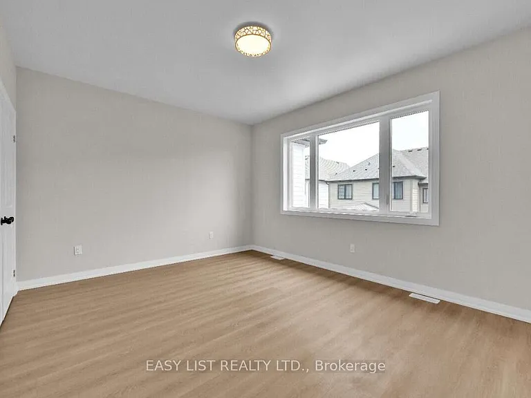 115 Ivy Cres — Photo 12