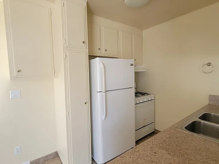 519 Glenrock Ave #306 — Photo 7