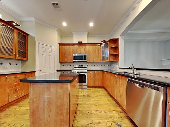 3rd image of 1812 Rosalie St