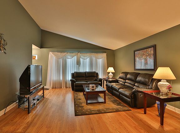 3rd image of 9328 Parkside Ave